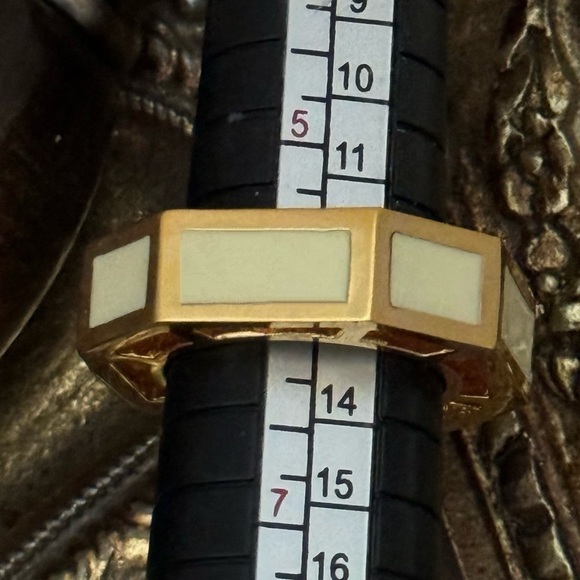 TORY BURCH • Rylan Enamel Logo Ring - Picture 9 of 9